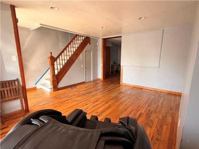  4 BR,  2.00 BTH &nbsp;Single family style home in Woodhaven