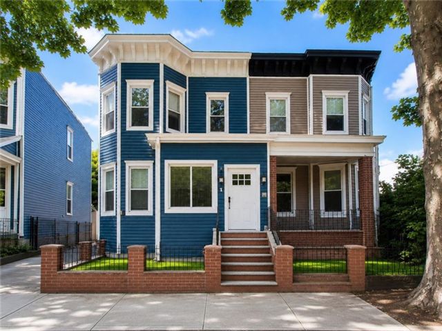  4 BR,  5.00 BTH &nbsp;Multi-family style home in Kensington