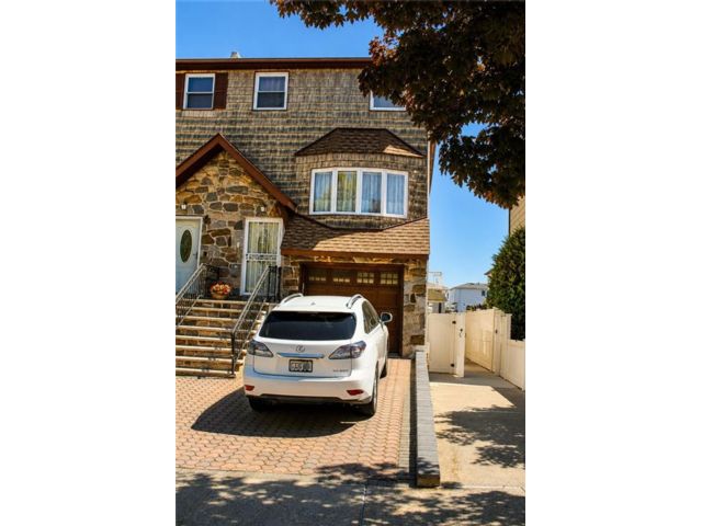  4 BR,  4.00 BTH &nbsp;Single family style home in New Springville