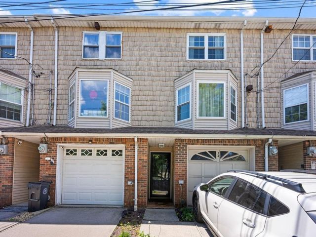  3 BR,  2.00 BTH &nbsp;Single family style home in Westerleigh
