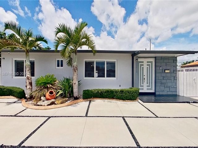  4 BR,  2.00 BTH &nbsp; style home in Miami