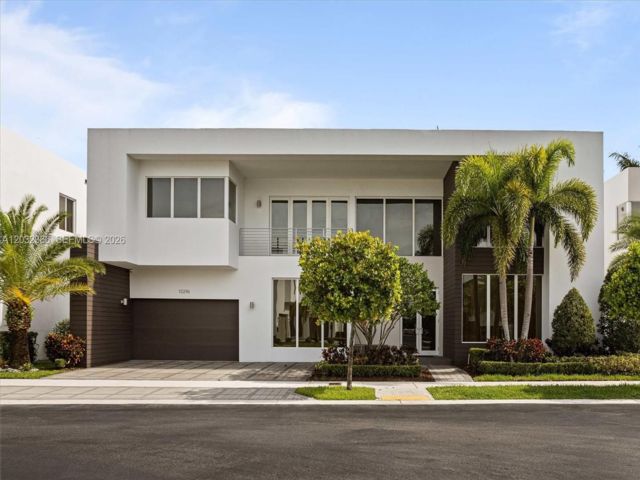  5 BR,  5.50 BTH &nbsp; style home in Medley