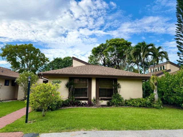  3 BR,  2.00 BTH &nbsp; style home in Kendall