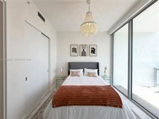 [PHOTO]