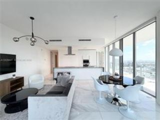 [PHOTO]