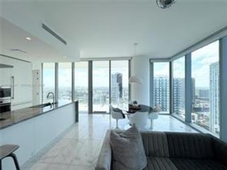 [PHOTO]