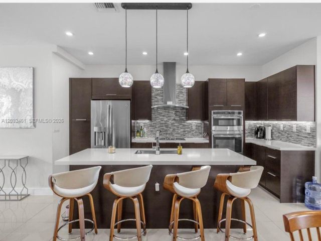  3 BR,  2.50 BTH &nbsp; style home in Medley