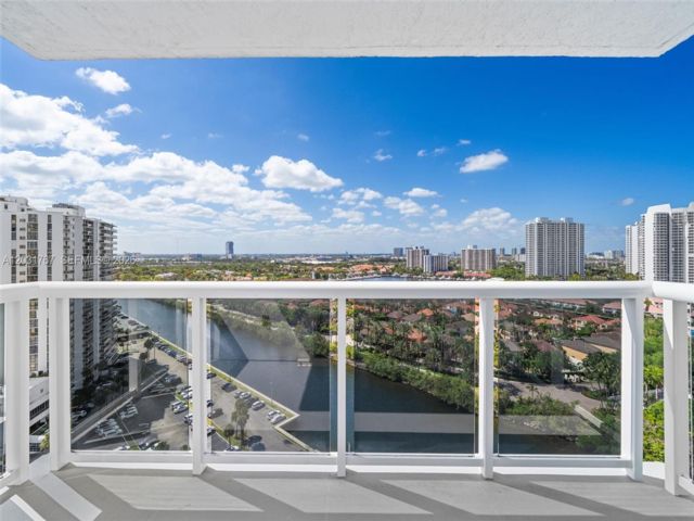  2 BR,  2.00 BTH &nbsp; style home in Aventura