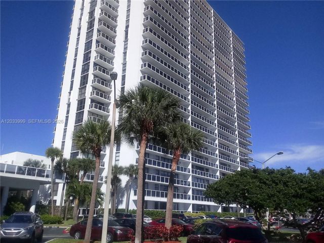  3 BR,  3.00 BTH &nbsp; style home in Aventura