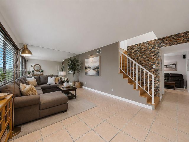 [Davie Real Estate, listing number 3342304]