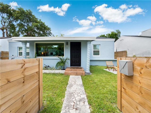  3 BR,  2.00 BTH &nbsp; style home in Miami