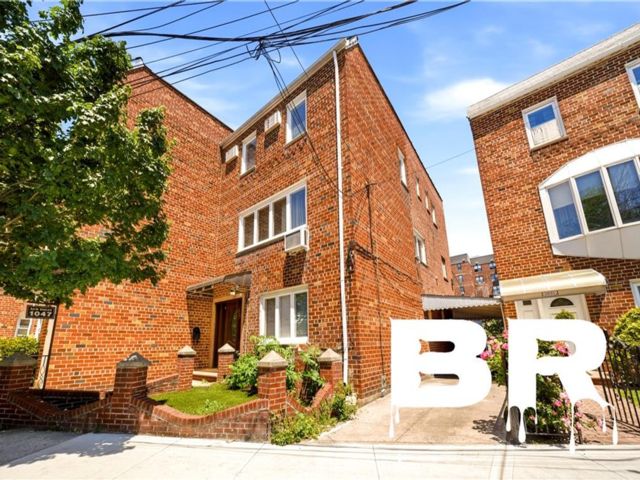  5 BR,  5.00 BTH &nbsp;Multi-family style home in Sheepshead Bay