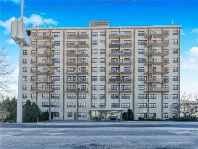 2 BR,  1.00 BTH &nbsp;Co-op style home in Clove Lake