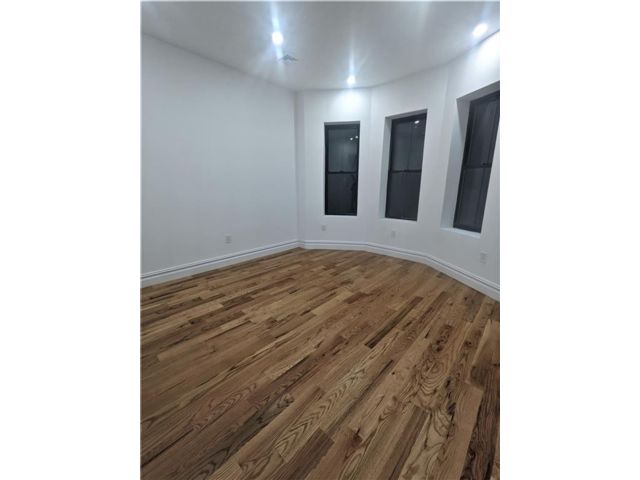  3 BR,  1.00 BTH &nbsp;Multi-family style home in East New York
