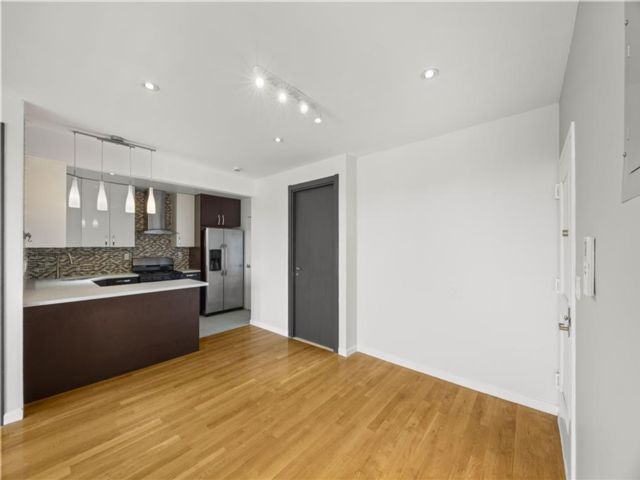  2 BR,  2.00 BTH &nbsp;Condominium style home in Homecrest