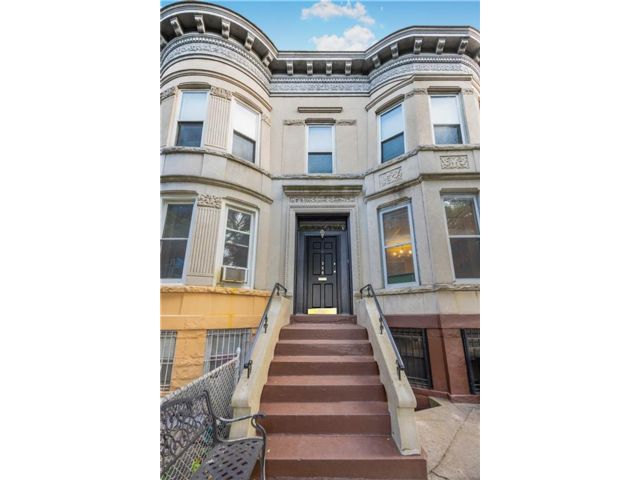  5 BR,  2.00 BTH &nbsp;Multi-family style home in Bay Ridge