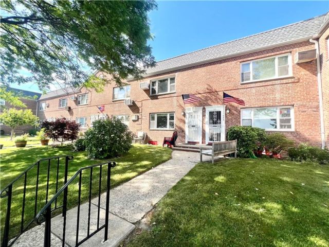  1 BR,  1.00 BTH &nbsp;Co-op style home in Bath Beach
