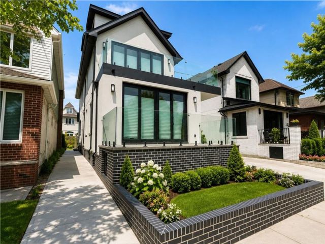  4 BR,  4.00 BTH &nbsp;Single family style home in Madison