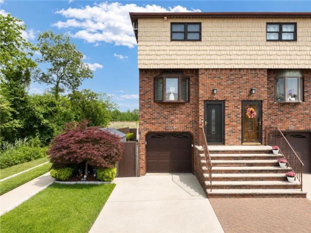  3 BR,  2.00 BTH &nbsp;Single family style home in Oakwood