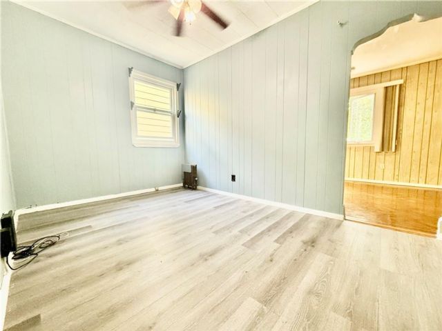  2 BR,  1.00 BTH &nbsp;Multi-family style home in Gravesend