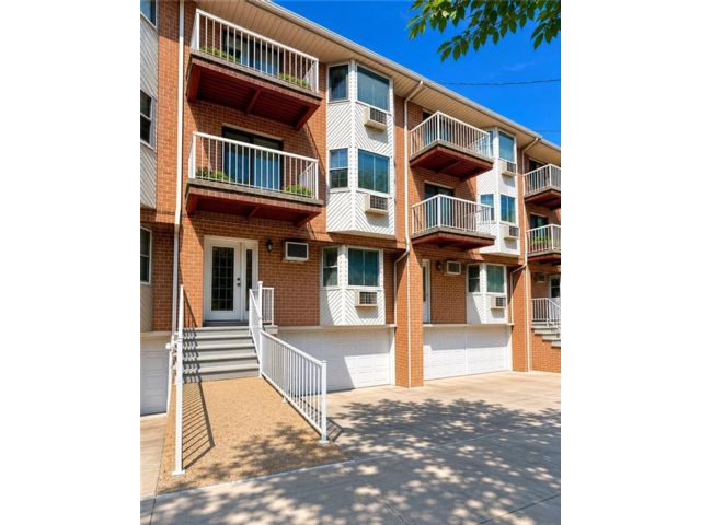  1 BR,  1.00 BTH &nbsp;Condominium style home in Dyker Heights