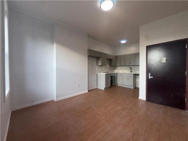  1 BR,  1.00 BTH &nbsp;Multi-family style home in Bushwick