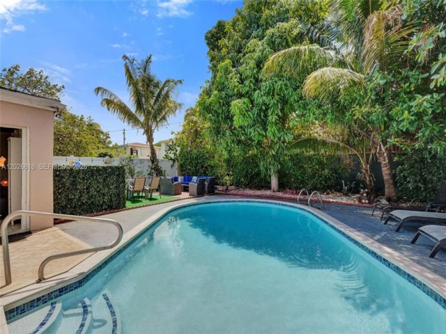  4 BR,  3.00 BTH &nbsp;European style home in Hallandale Beach