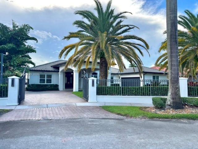  4 BR,  4.00 BTH &nbsp; style home in Miami