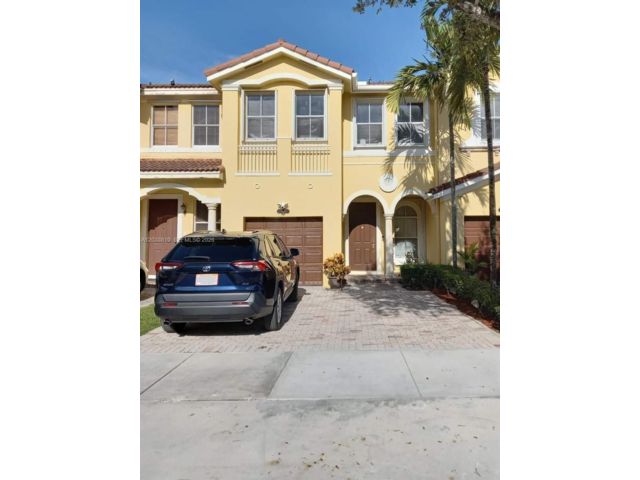  4 BR,  2.50 BTH &nbsp;Townhouse style home in Miami