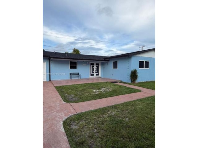  5 BR,  2.00 BTH &nbsp; style home in Miami