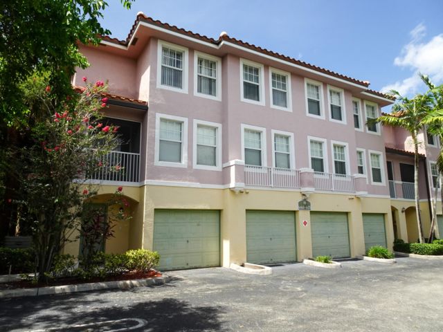  2 BR,  2.50 BTH &nbsp;Townhouse style home in Coral Springs