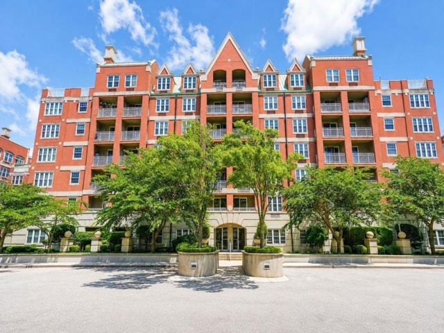  2 BR,  2.00 BTH &nbsp;Condominium style home in Brighton Beach