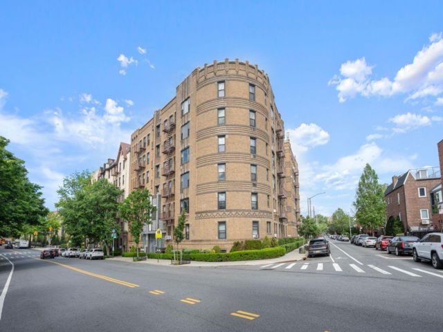  1 BR,  1.00 BTH &nbsp;Co-op style home in Bay Ridge