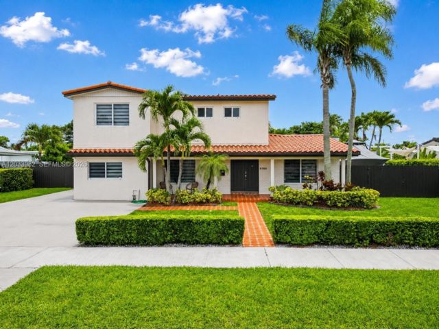  4 BR,  3.50 BTH &nbsp; style home in Miami