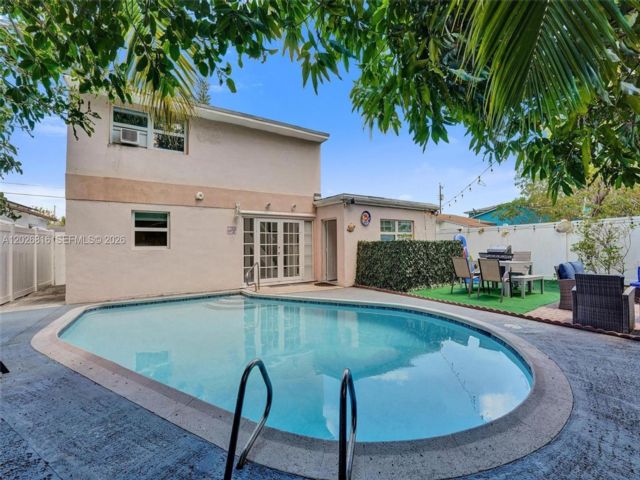  4 BR,  3.00 BTH &nbsp;Other style home in Hallandale