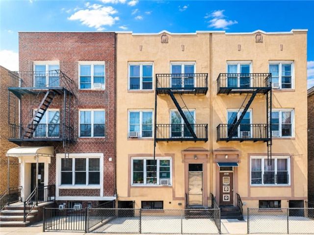  9 BR,  6.00 BTH &nbsp;Multi-family style home in Bensonhurst