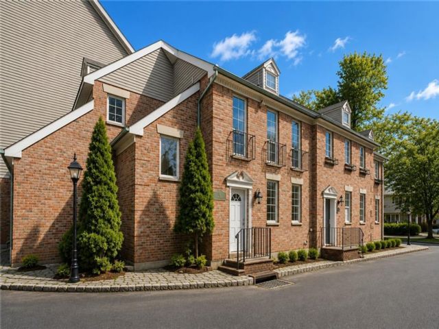  2 BR,  1.50 BTH &nbsp;Single family style home in Great Kill