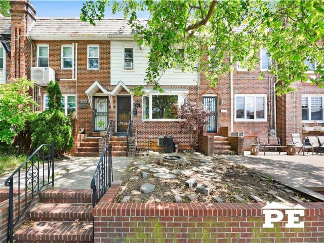  3 BR,  1.00 BTH &nbsp;Single family style home in Marine Park