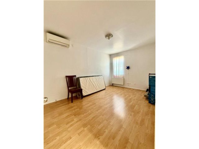 Studio,  0.00 BTH &nbsp;Multi-family style home in Bensonhurst