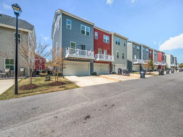  3 BR,  2.50 BTH &nbsp;Townhouse style home in Williamsburg