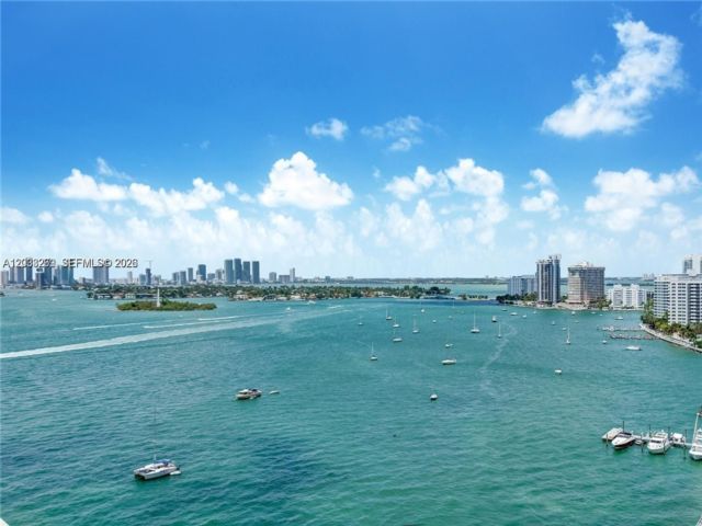  2 BR,  2.50 BTH &nbsp;Condo style home in Miami Beach