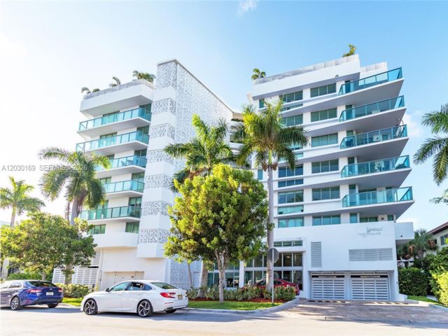  2 BR,  2.00 BTH &nbsp;Condo style home in Bal Harbour