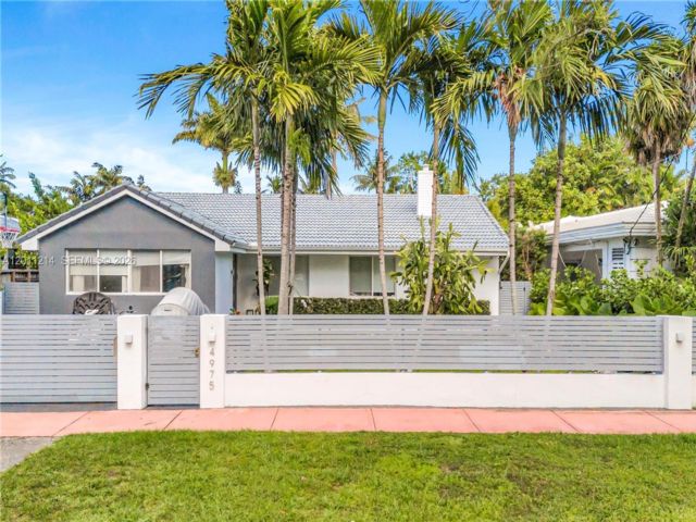  4 BR,  3.00 BTH &nbsp;European style home in Miami