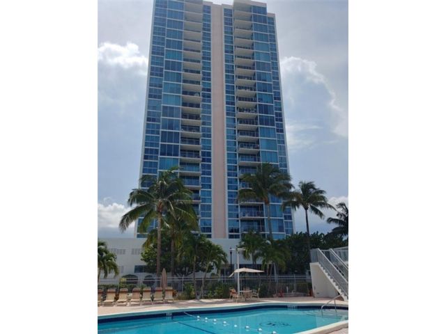  3 BR,  2.00 BTH &nbsp;Condo style home in Miami
