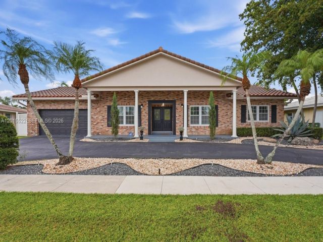  3 BR,  2.55 BTH &nbsp; style home in Weston