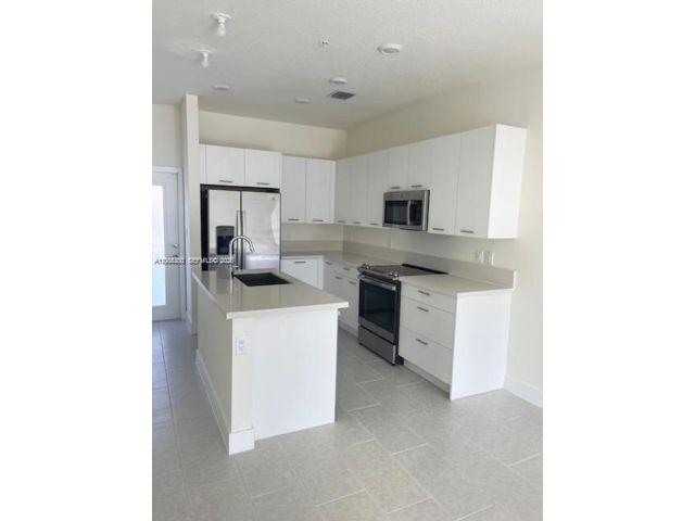  3 BR,  2.00 BTH &nbsp; style home in Medley