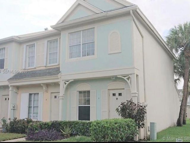  2 BR,  2.50 BTH &nbsp; style home in Weston
