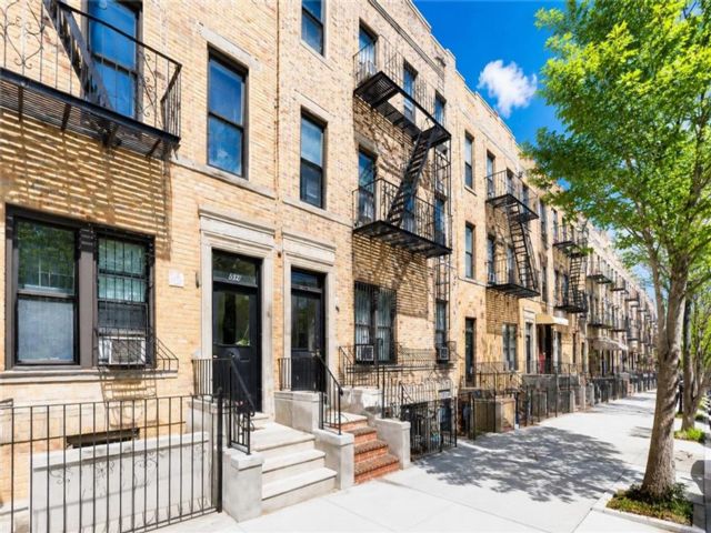 15 BR,  7.00 BTH &nbsp;Multi-family style home in Sunset Park