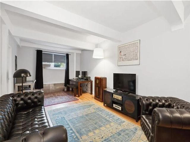  2 BR,  1.00 BTH &nbsp;Co-op style home in Bay Ridge