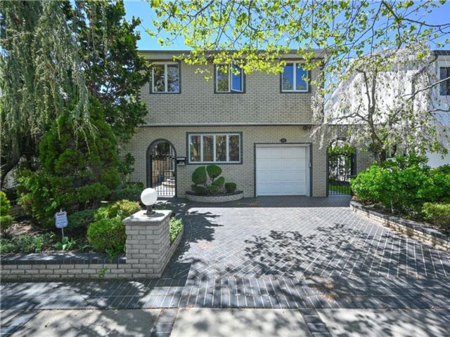  4 BR,  4.00 BTH &nbsp;Single family style home in Mill Basin